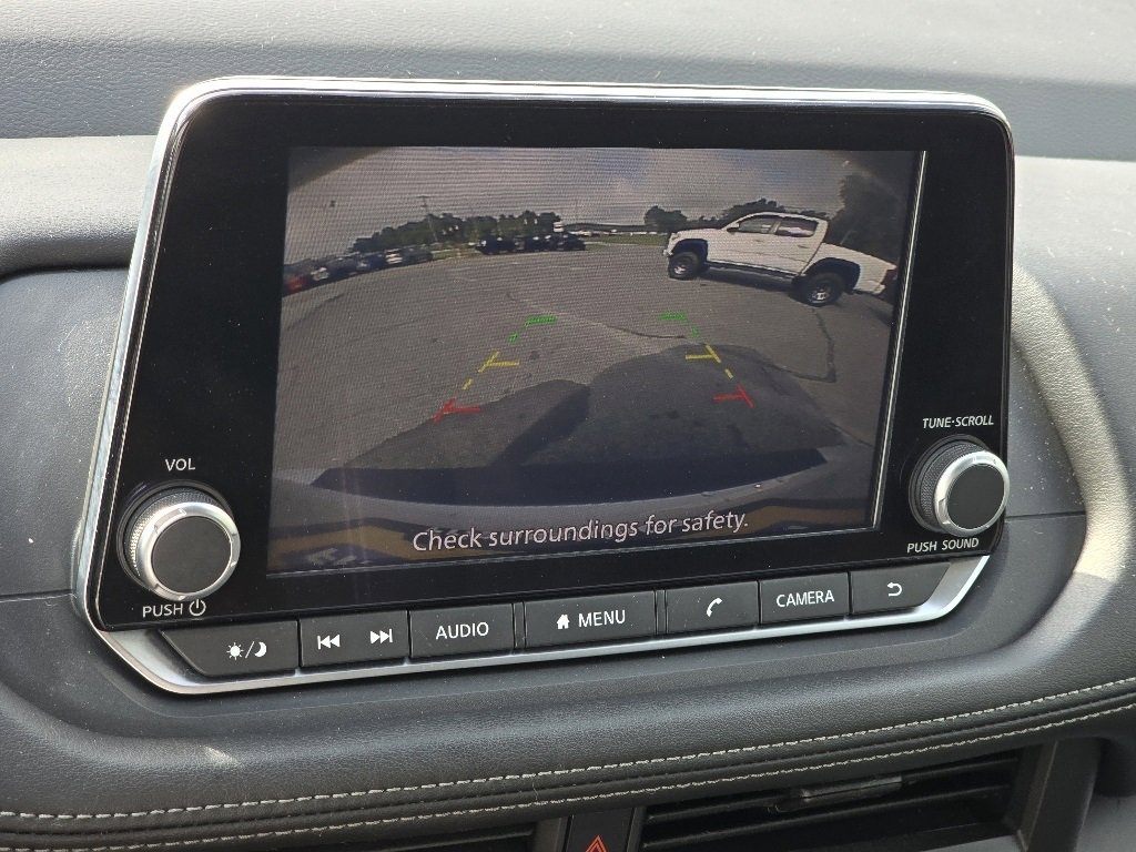 Used 2024 Nissan Rogue S image 5