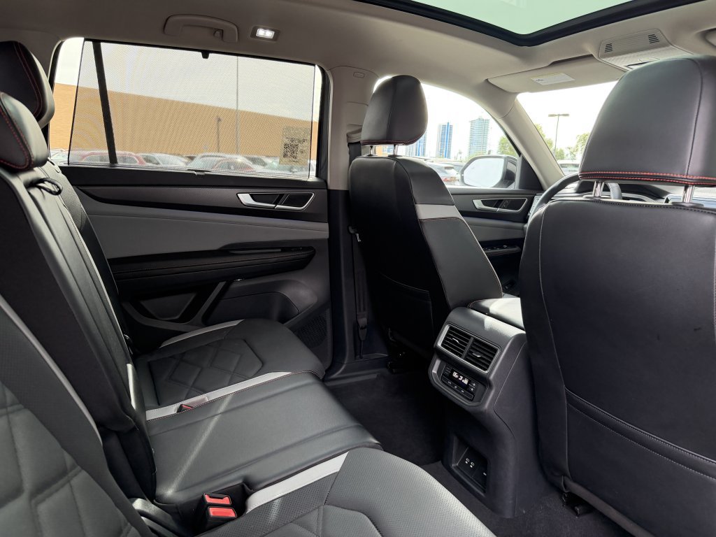 Used 2024 Volkswagen Atlas Peak Edition SEL AWD/4WD image 42