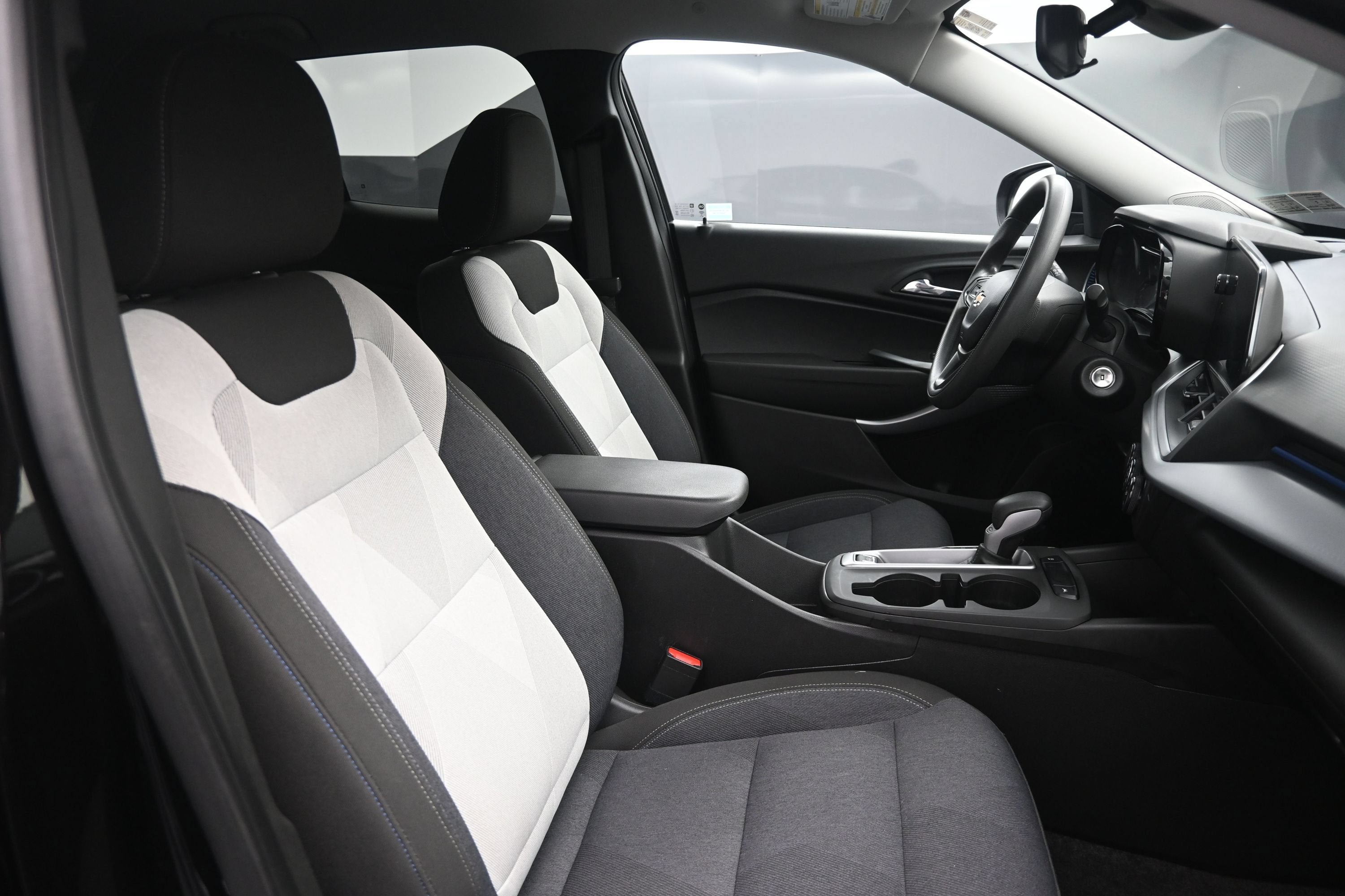 Certified 2025 Chevrolet Trax LS w/ LS Convenience Package FWD image 23