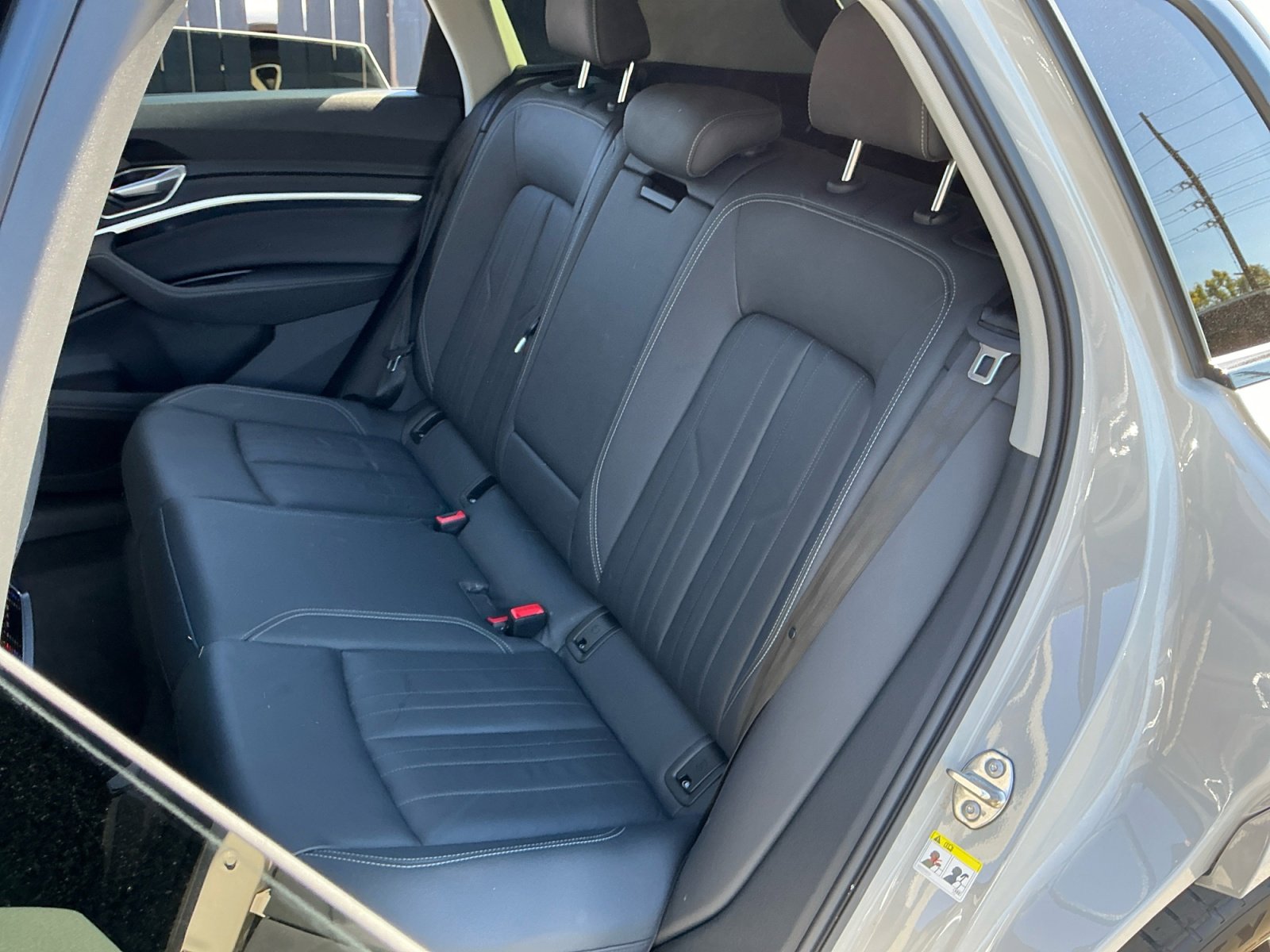 Used 2021 Audi e-tron Premium w/ Convenience Plus Package image 19