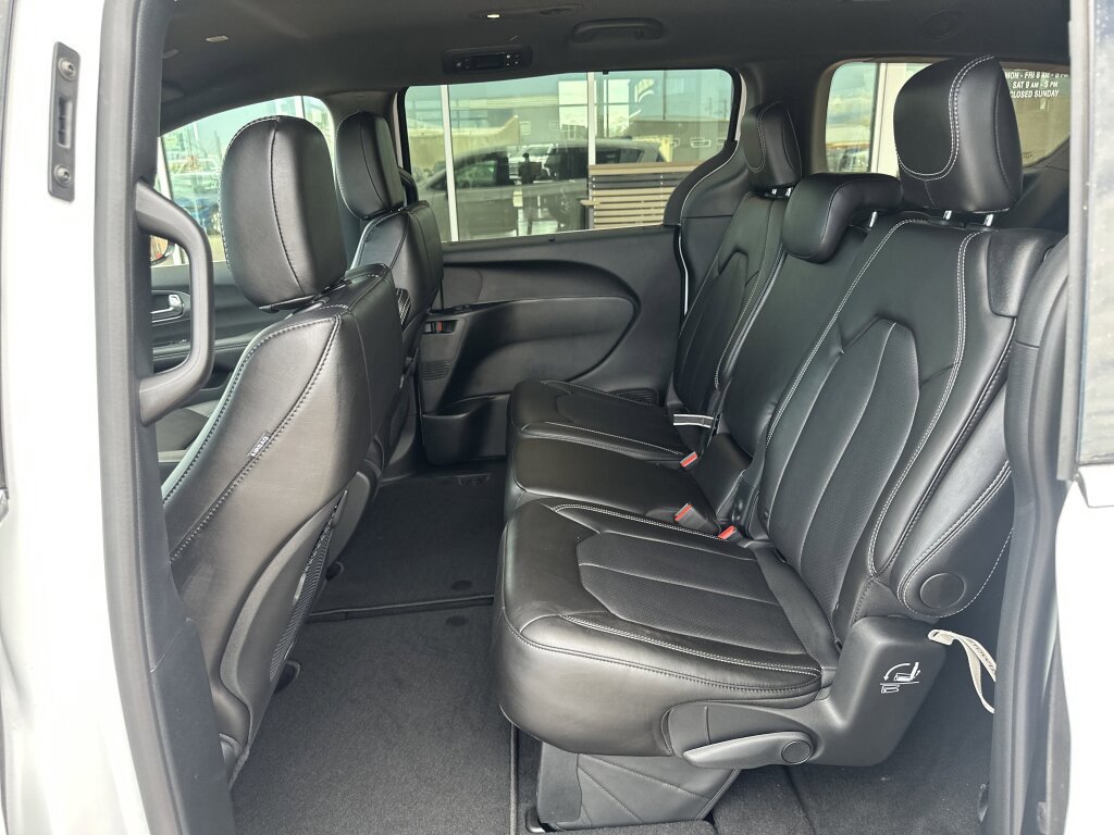 New 2026 Chrysler Pacifica Select image 9