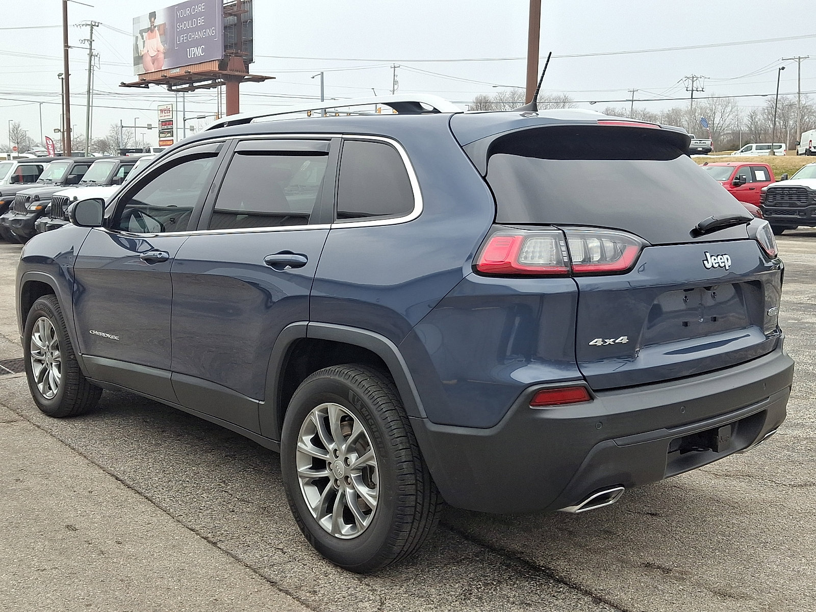 Used 2021 Jeep Cherokee Latitude Lux w/ Comfort/Convenience Group image 5