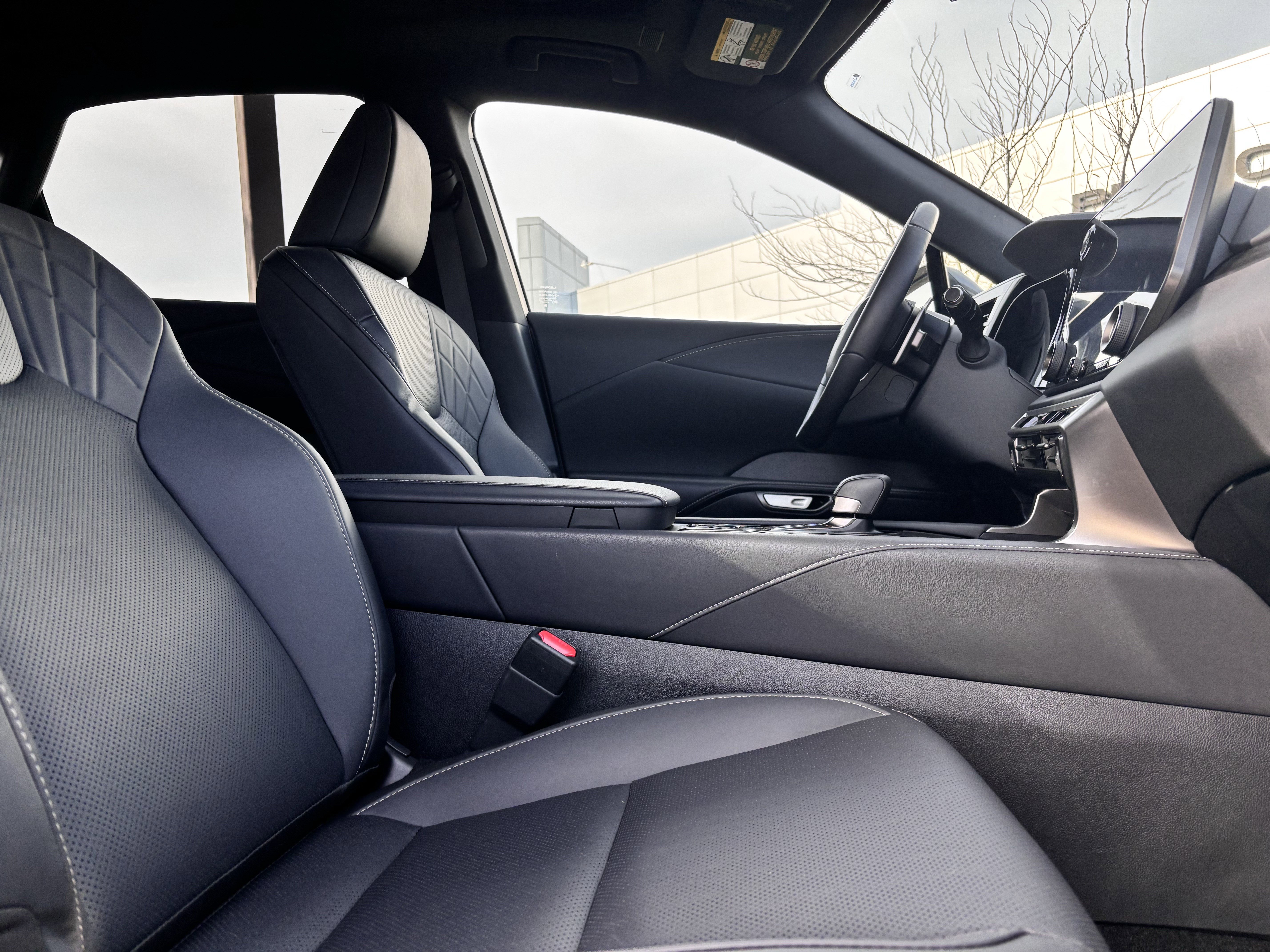 Used 2025 Lexus RX 350 Premium w/ Accessory Package (Z1) image 35