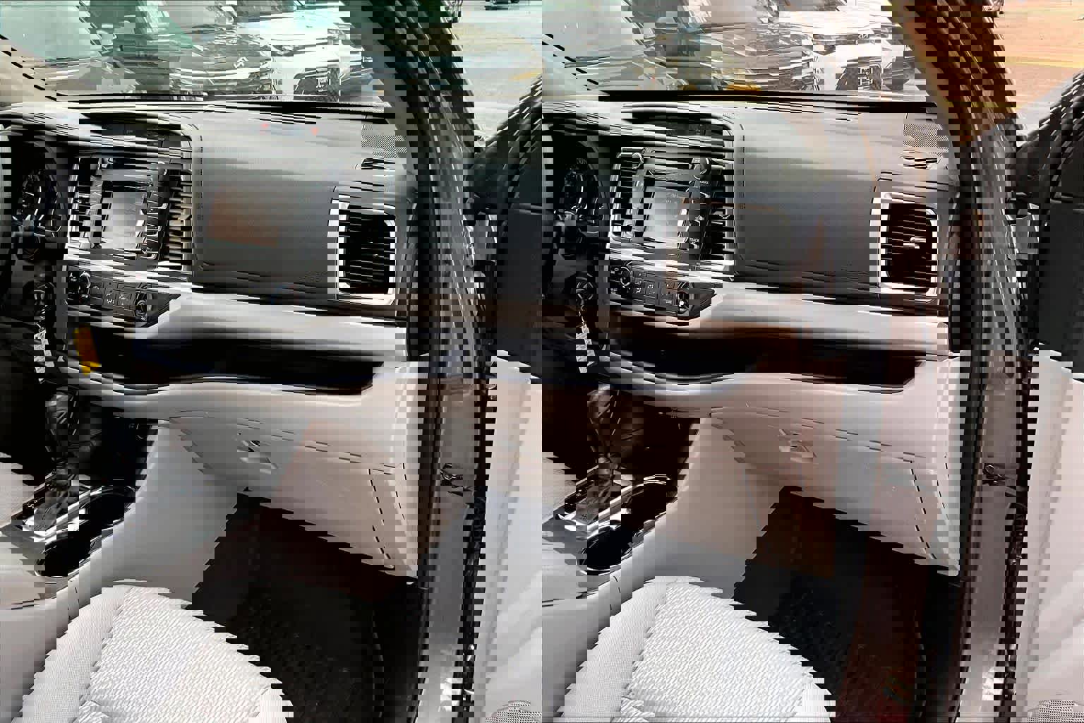 Used 2017 Toyota Highlander LE image 16