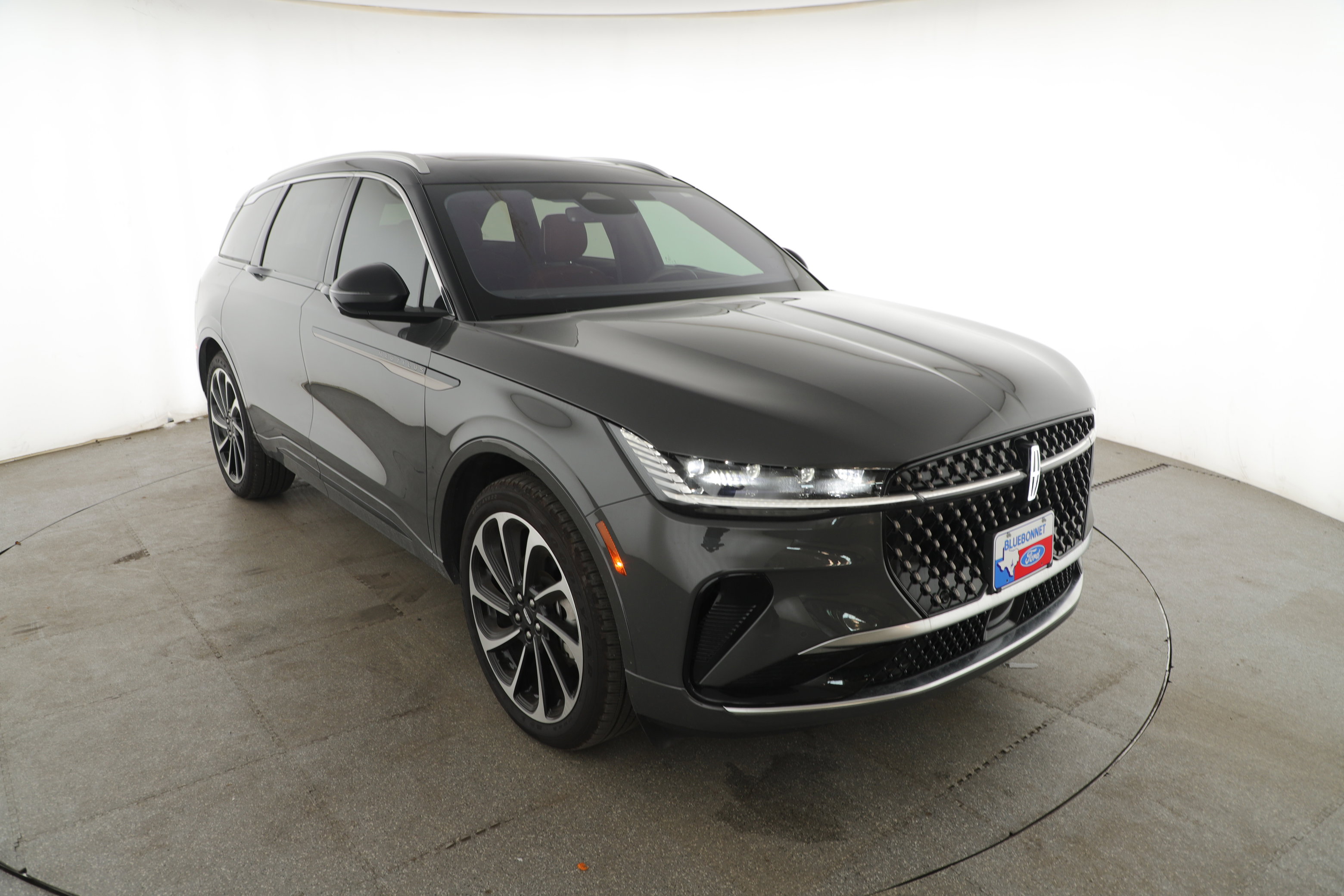 Used 2025 Lincoln Nautilus Black Label AWD/4WD image 3