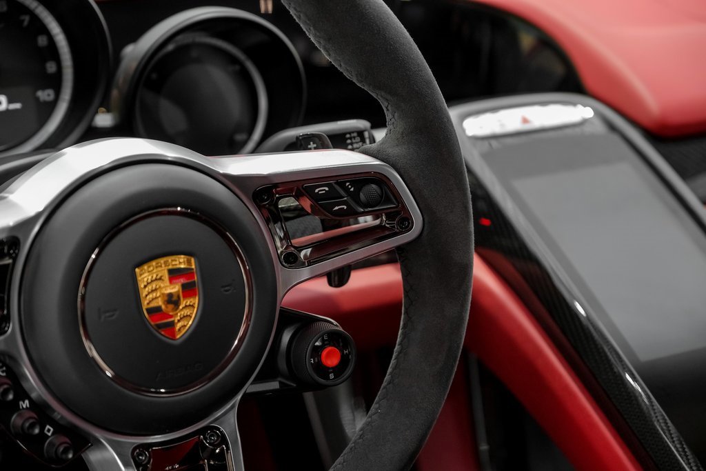 Used 2015 Porsche 918 Spyder image 17