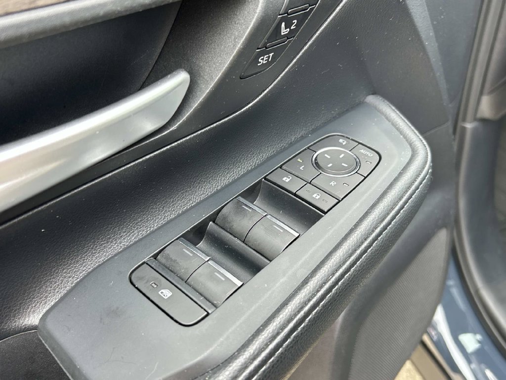Used 2025 Toyota Grand Highlander AWD image 14