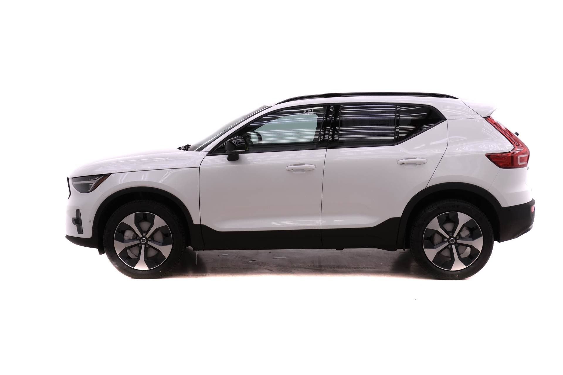 New 2026 Volvo XC40 B5 Plus w/ Protection Package Premier AWD/4WD image 3