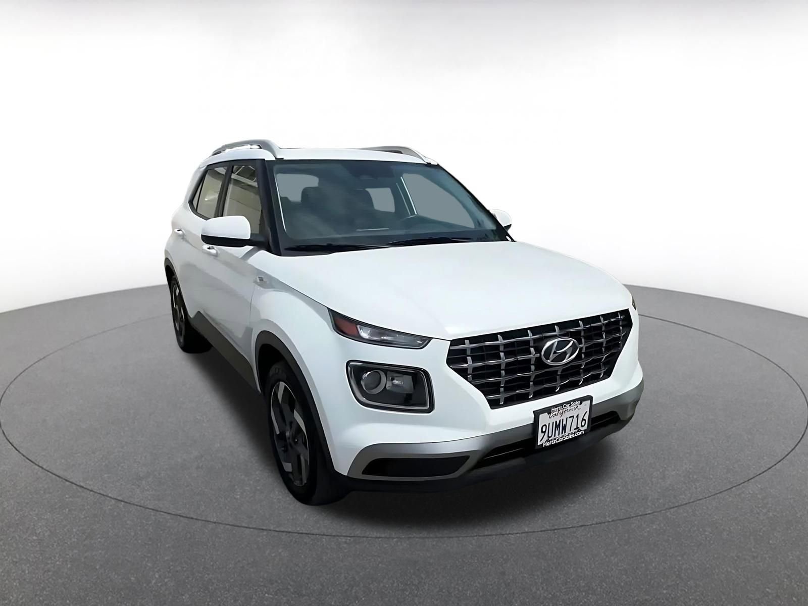 Used 2025 Hyundai Venue SEL image 3