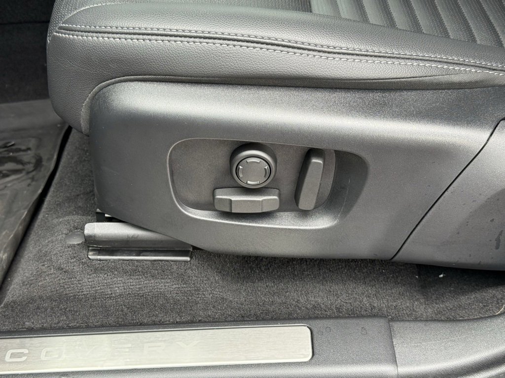 Certified 2025 Land Rover Discovery Sport Dynamic SE image 12