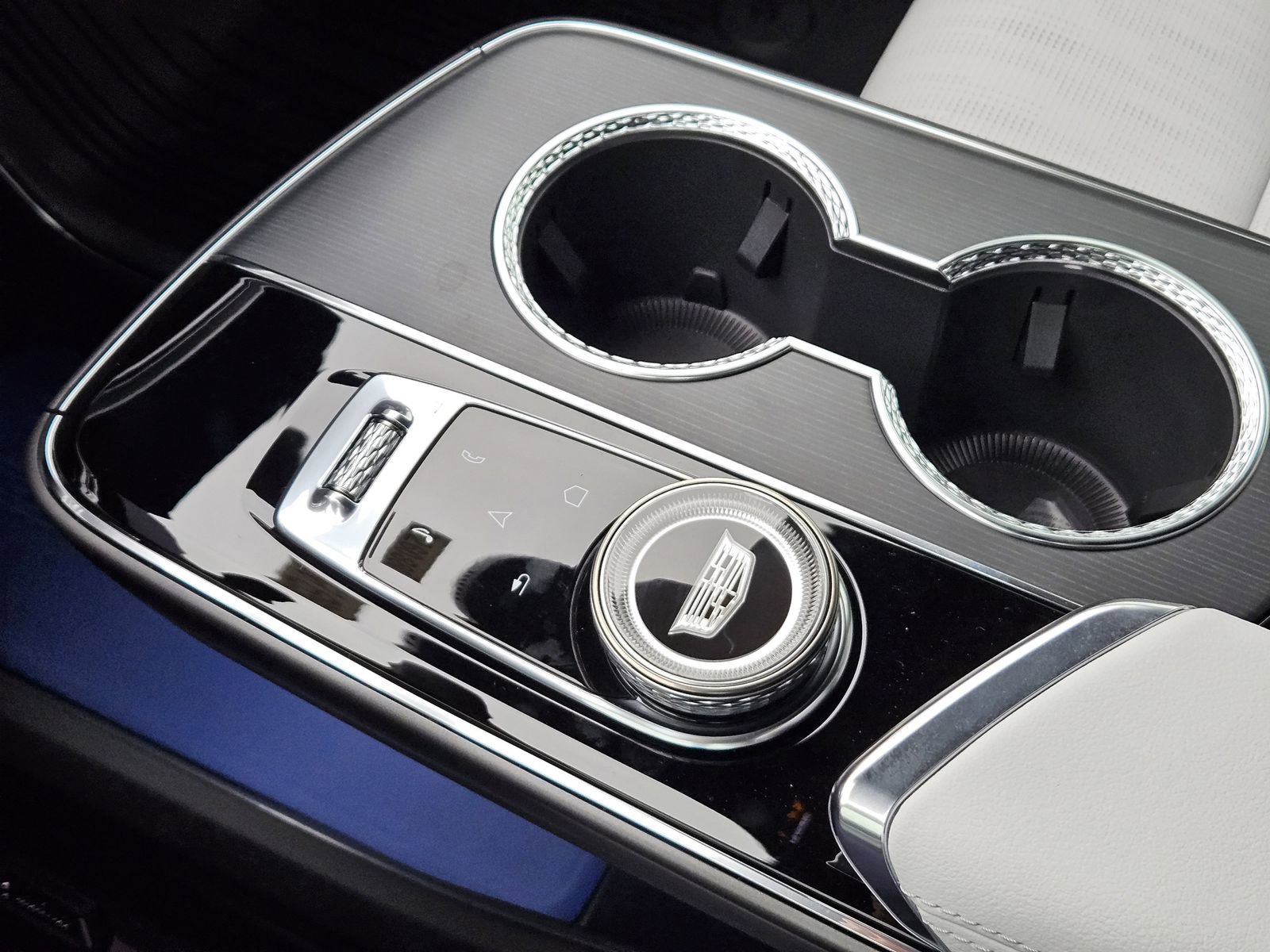 New 2026 Cadillac Lyriq Sport w/ LPO, Floor Liner Package AWD/4WD image 21