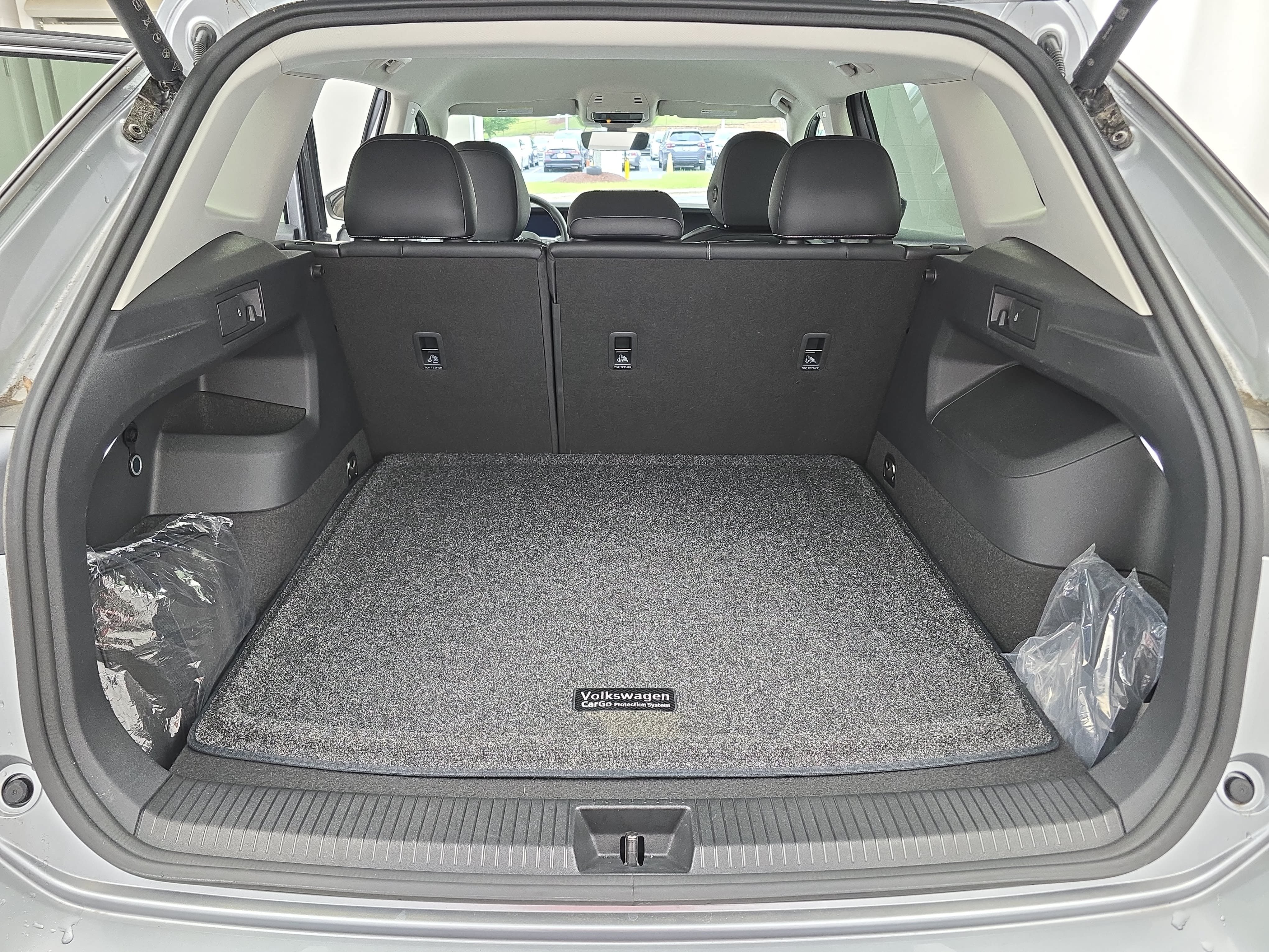 Used 2025 Volkswagen Tiguan SE AWD/4WD image 12