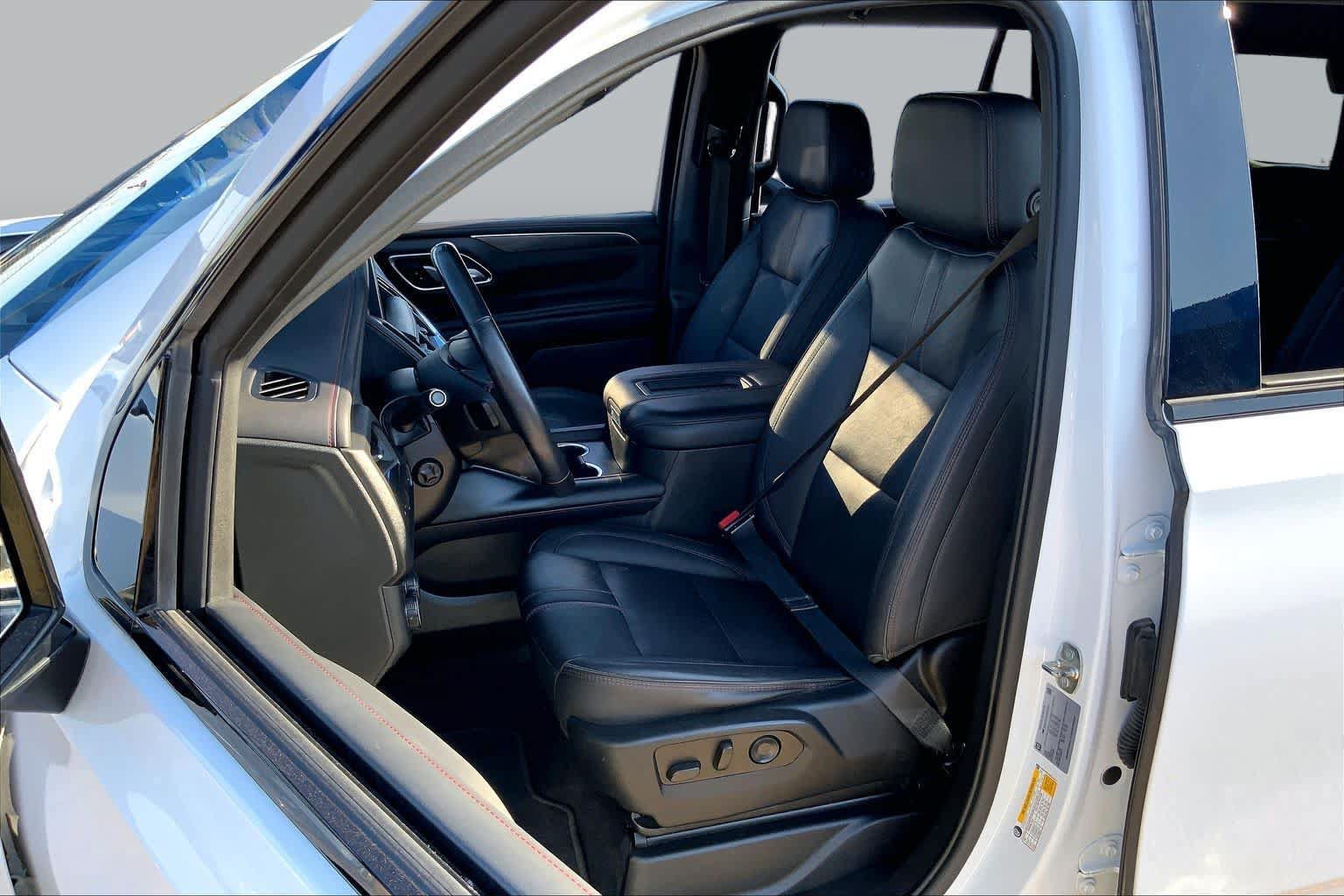 Used 2022 Chevrolet Tahoe RST w/ Luxury Package AWD/4WD image 8