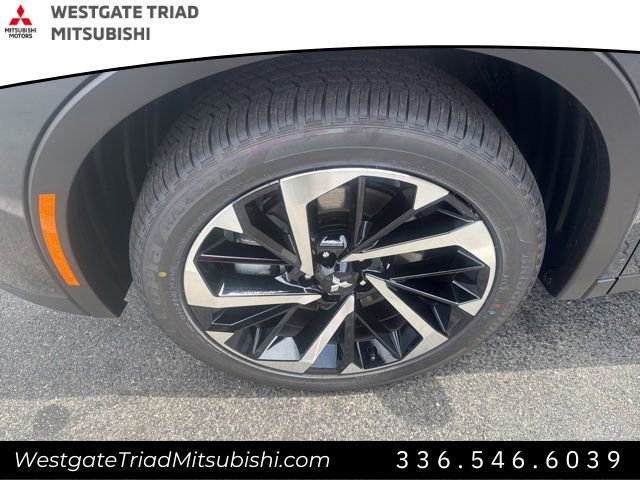 New 2025 Mitsubishi Outlander SE image 4