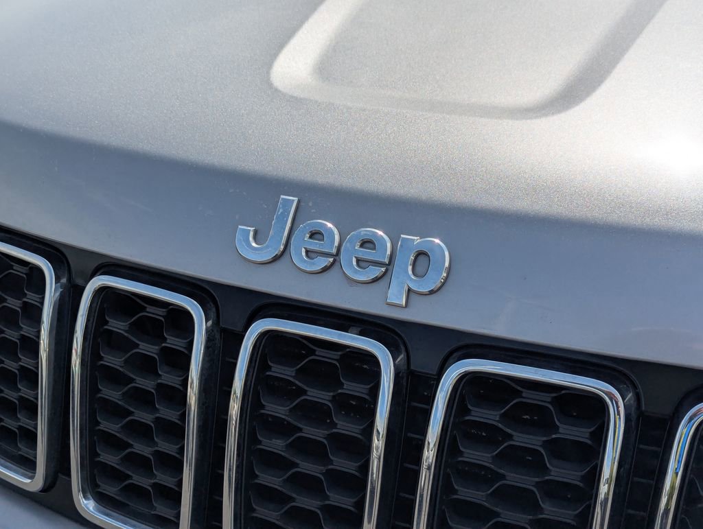 Used 2019 Jeep Grand Cherokee Laredo w/ Laredo X Package RWD image 11