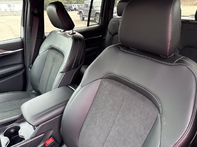 New 2026 Jeep Grand Cherokee Altitude AWD/4WD image 24