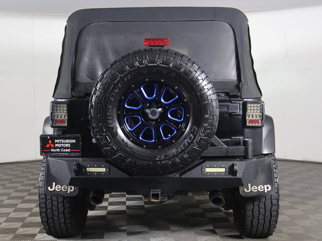 Used 2016 Jeep Wrangler Unlimited Sahara w/ Connectivity Group AWD/4WD image 9