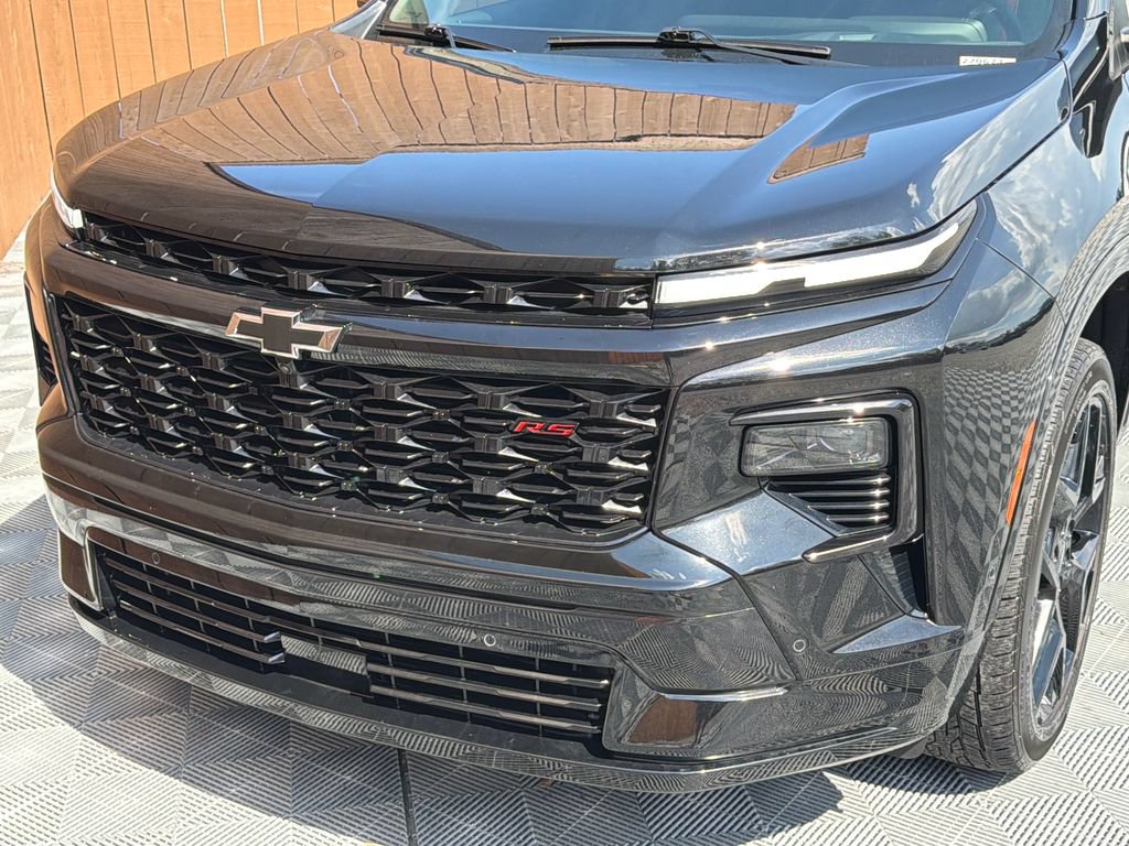 Used 2024 Chevrolet Traverse RS FWD image 22