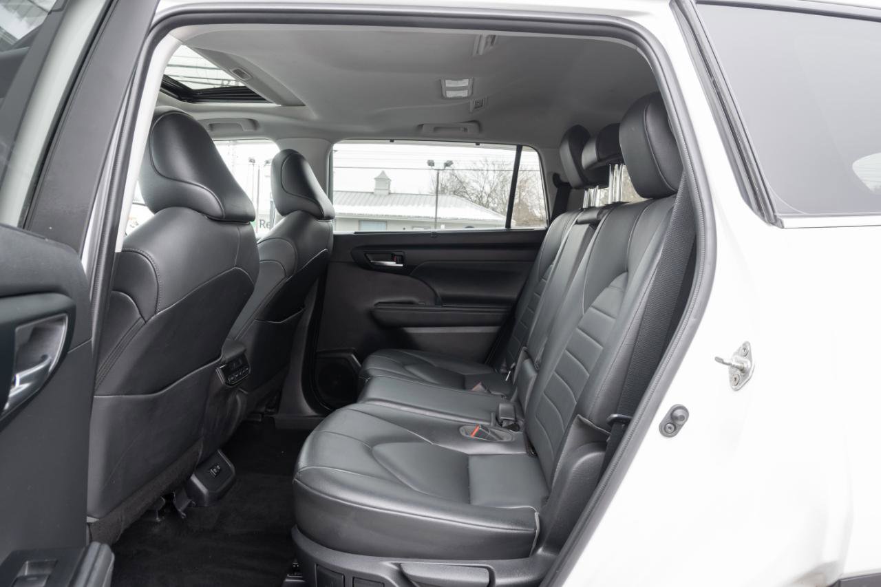 Used 2021 Toyota Highlander XLE image 19