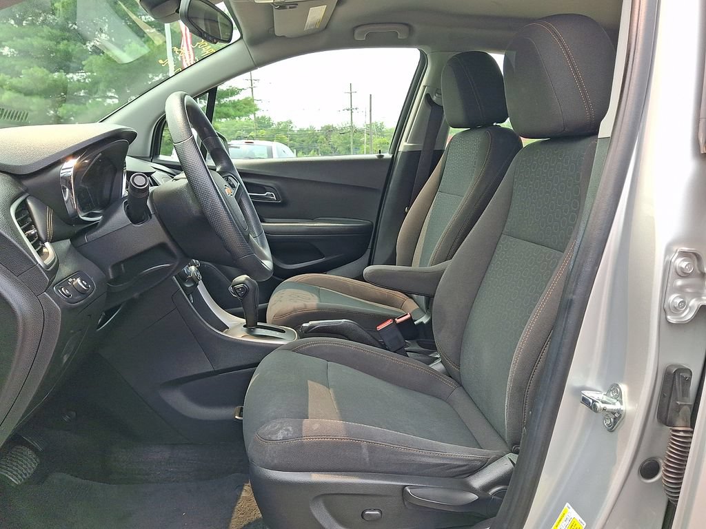 Used 2018 Chevrolet Trax LS FWD image 16