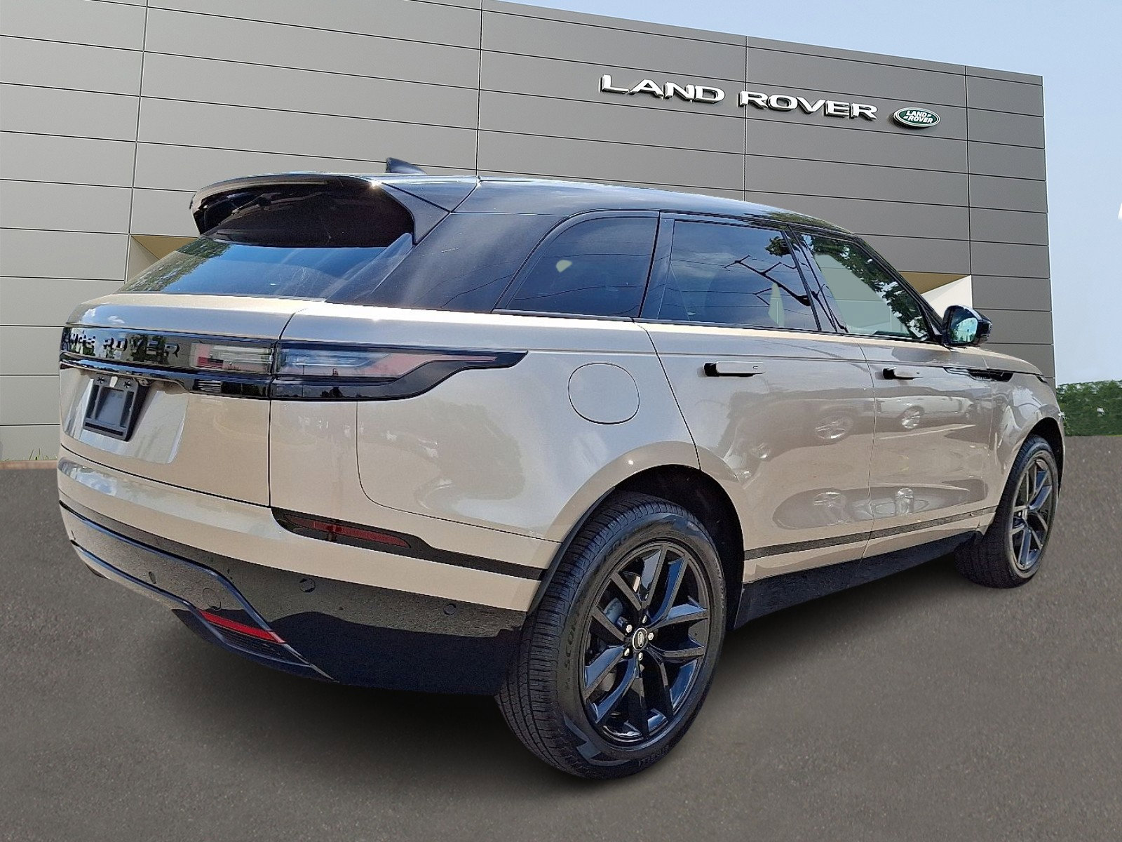New 2026 Land Rover Range Rover Velar Dynamic SE image 2
