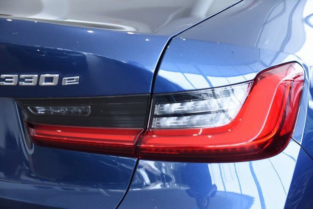 Used 2021 BMW 330e xDrive w/ Premium Package image 10