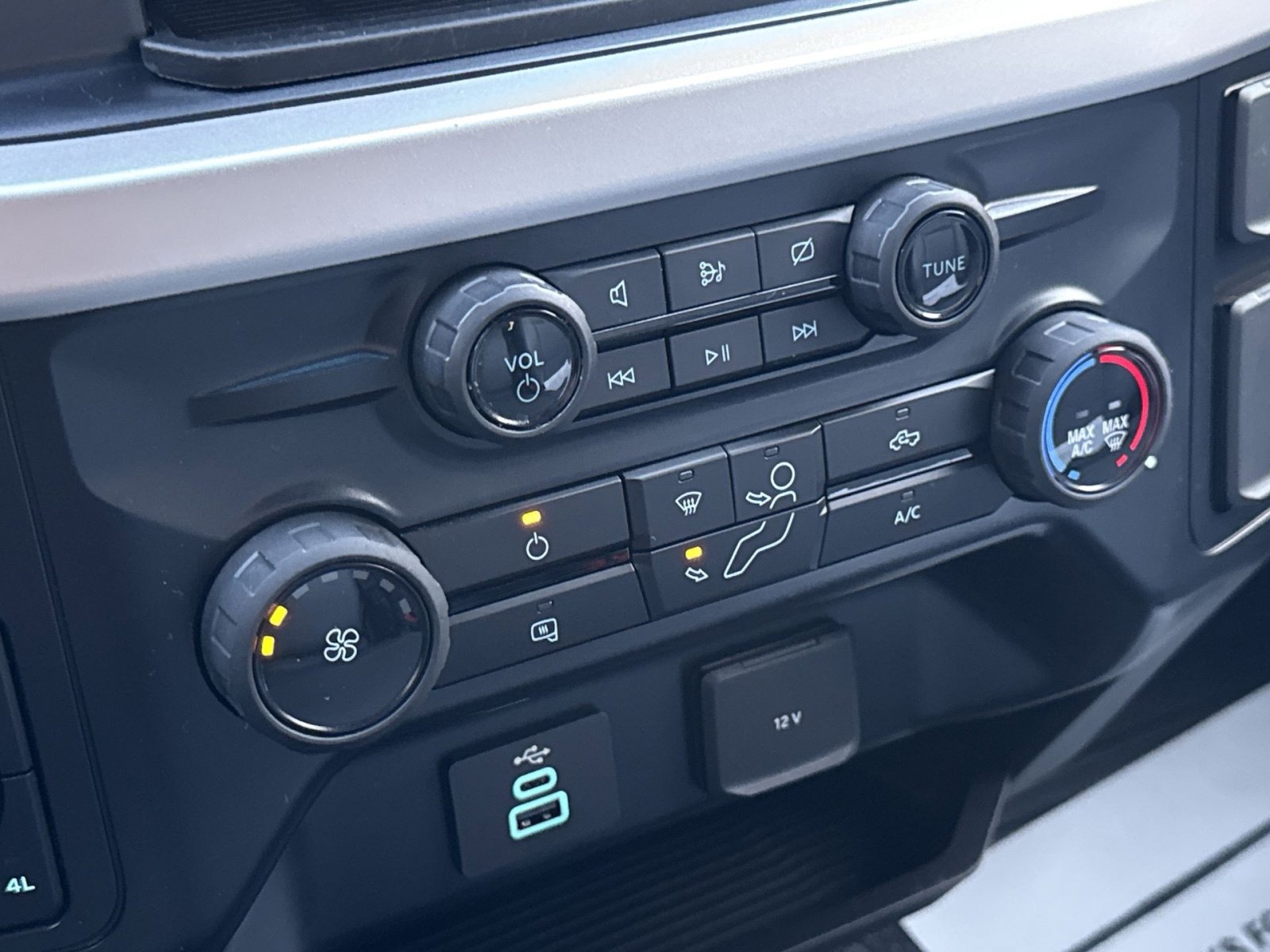 Used 2024 Ford F250 XL w/ Snow Plow Prep Package image 28