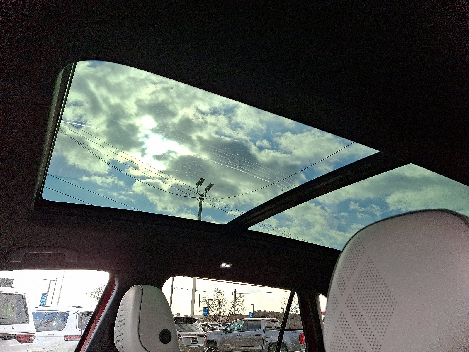 Used 2025 Volkswagen Atlas Cross Sport SEL Premium R-Line image 17