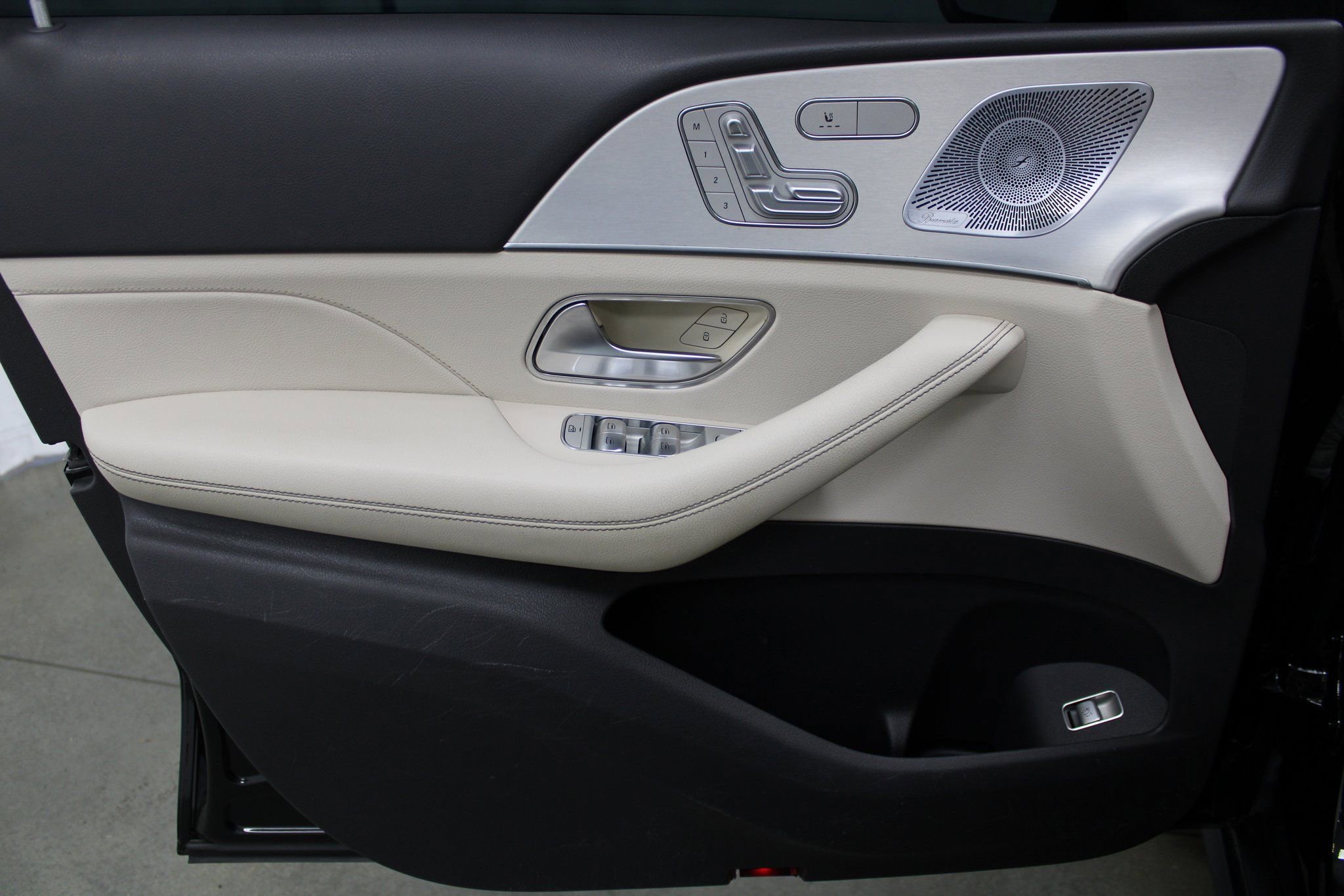 Used 2020 Mercedes-Benz GLE 350 4MATIC w/ Premium Package image 12