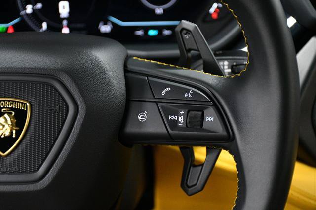 Used 2025 Lamborghini Urus SE AWD/4WD image 49