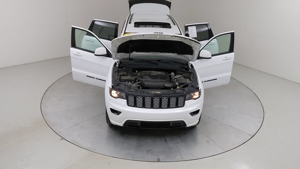 Used 2019 Jeep Grand Cherokee Altitude AWD/4WD image 43