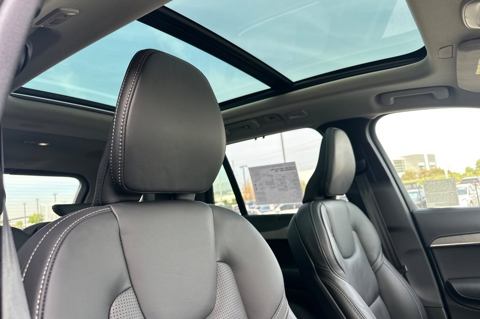 Certified 2025 Volvo XC90 T8 Ultra w/ Protection Package Premier image 18