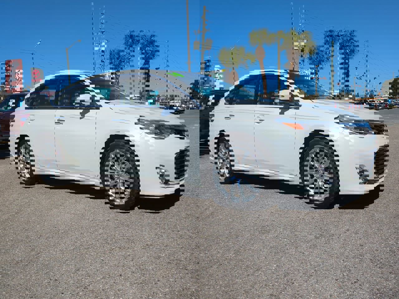 Used 2014 Toyota Avalon Limited image 2