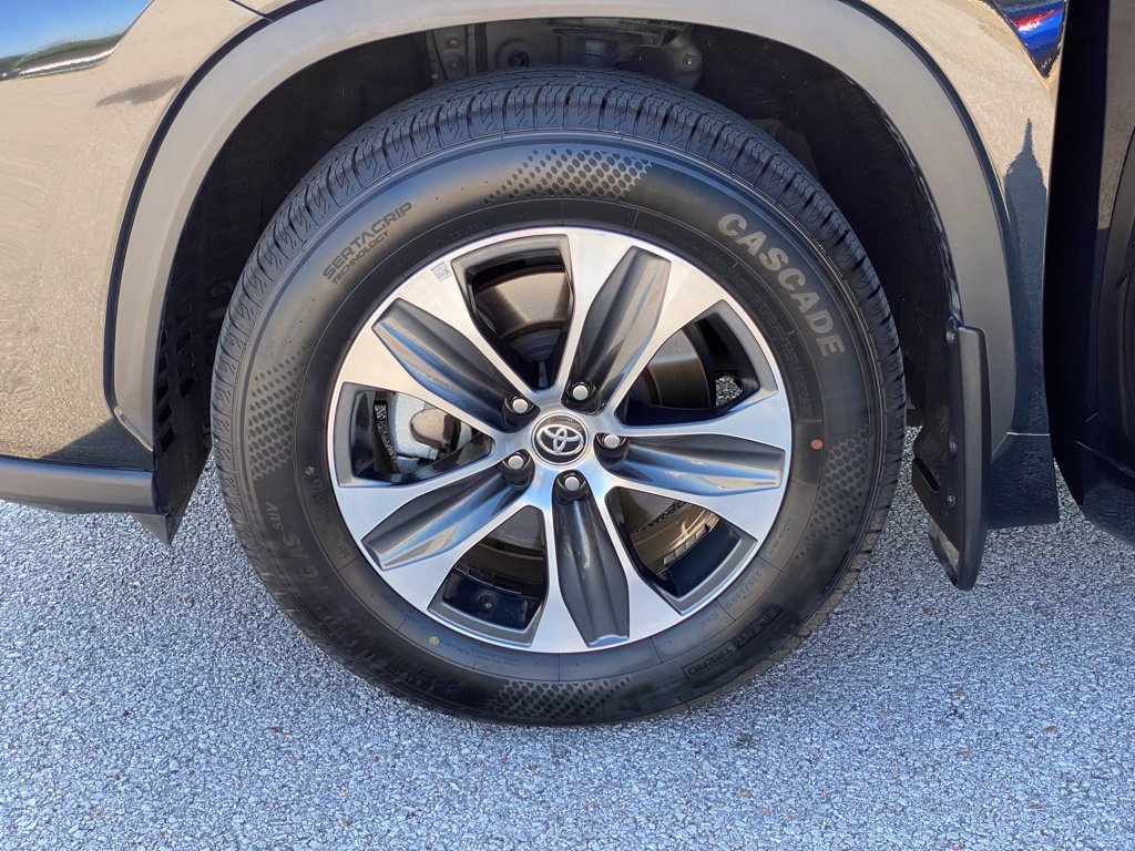 Used 2025 Toyota Highlander XLE AWD/4WD image 34