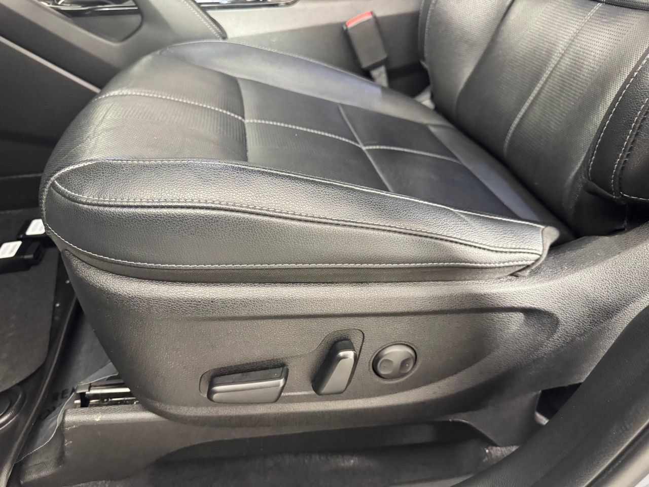 Used 2022 Kia Telluride EX w/ Towing Package FWD image 10