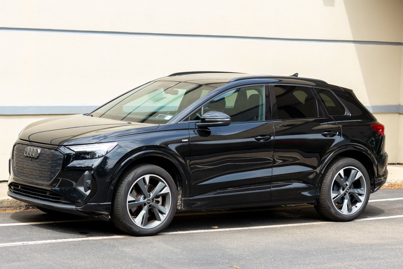 Used 2023 Audi Q4 e-tron Premium Plus w/ Premium Plus AWD/4WD image 6