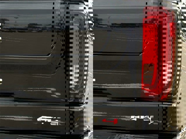 Used 2023 GMC Sierra 1500 AT4 w/ AT4 Premium Package image 7
