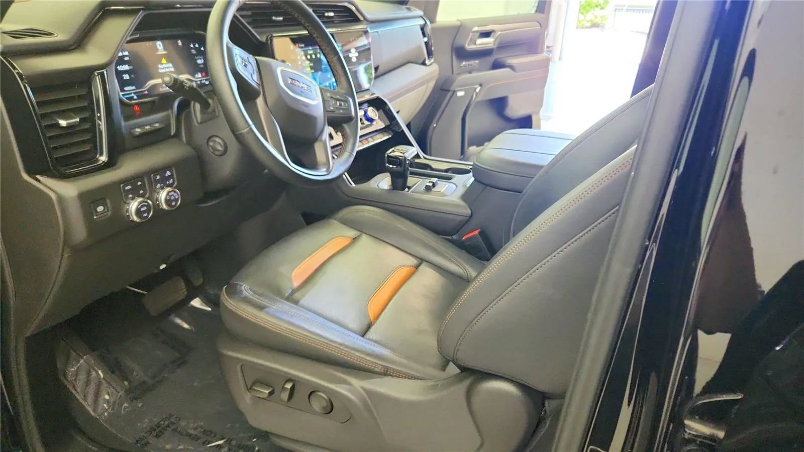 Used 2025 GMC Sierra 1500 AT4 w/ Technology Package AWD/4WD image 22