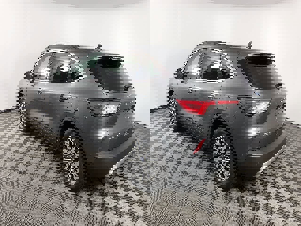 Used 2021 Ford Escape Titanium image 6