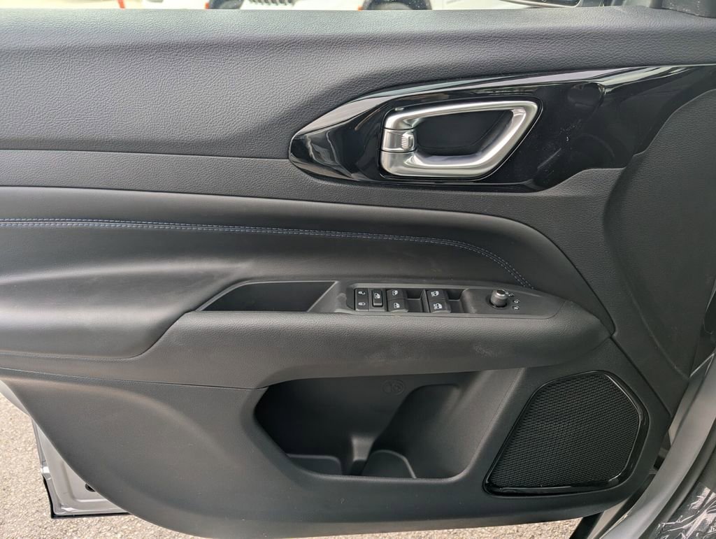 New 2026 Jeep Compass Latitude image 14