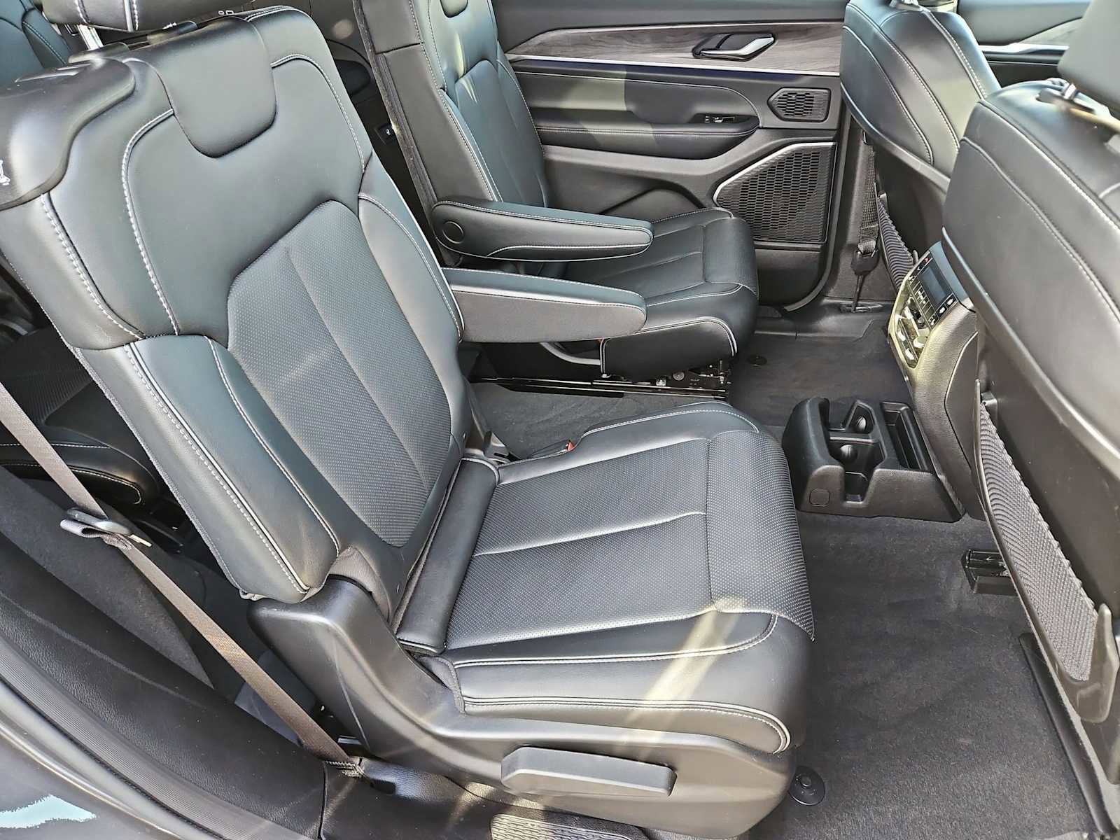 Used 2023 Jeep Grand Cherokee L Overland image 22