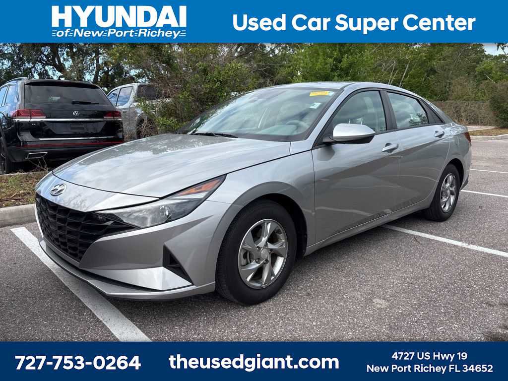 Used 2023 Hyundai Elantra SE w/ Cargo Package image 1