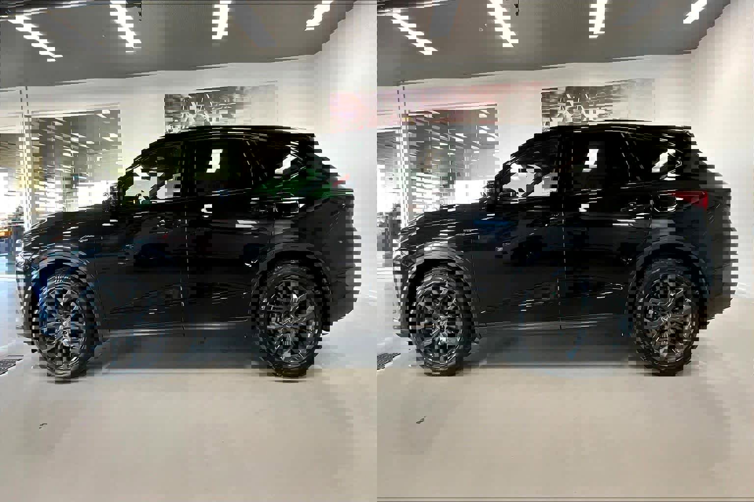 Used 2023 Acura MDX A-Spec image 3