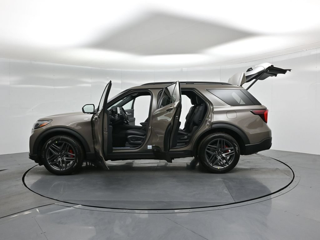 New 2026 Ford Explorer ST-Line w/ ST-Line Street Pack RWD image 39