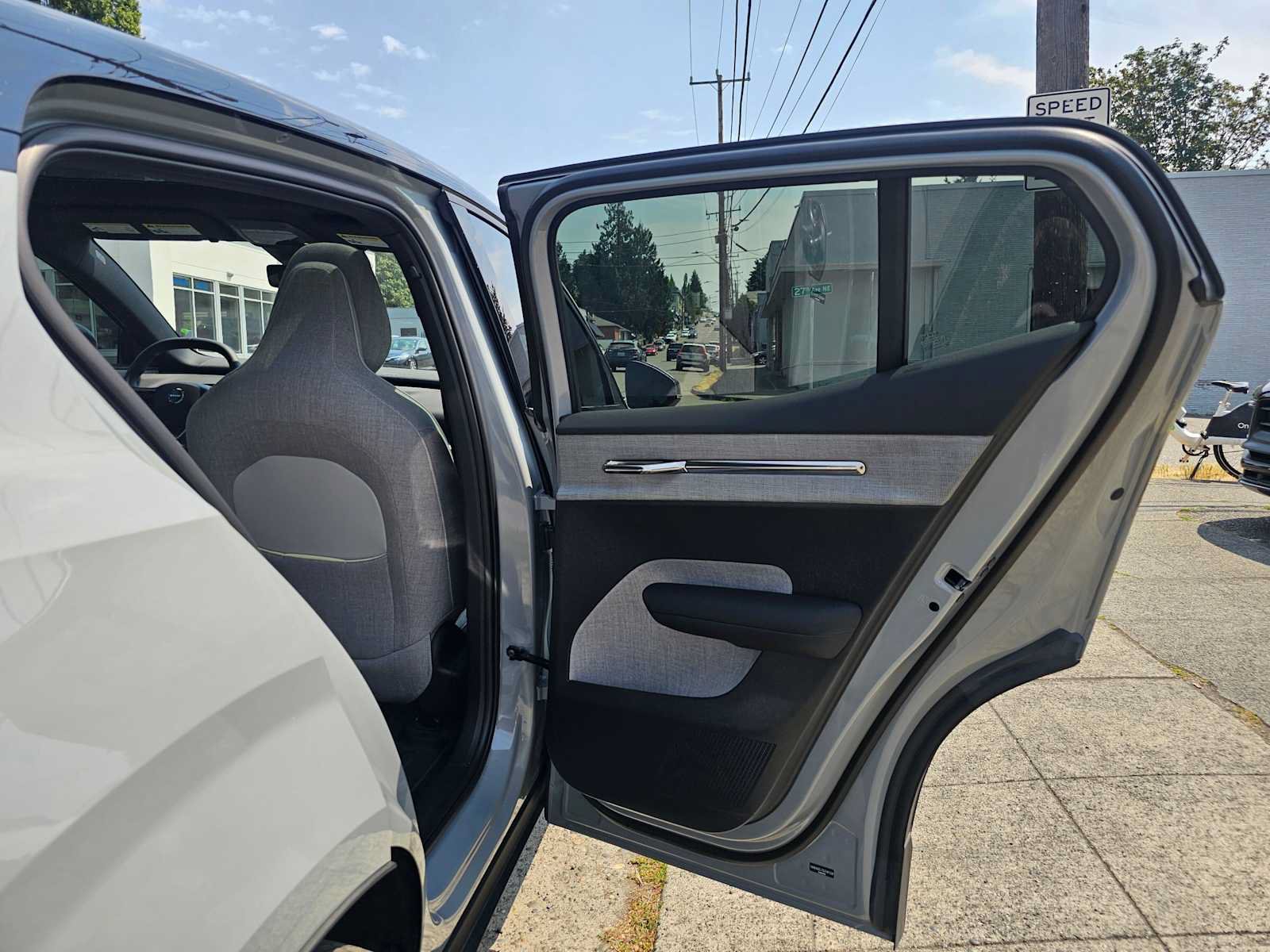 Certified 2025 Volvo EX30 Ultra AWD/4WD image 13