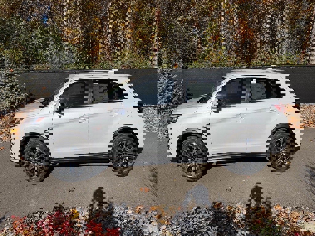 New 2025 Mitsubishi Outlander Sport ES image 2