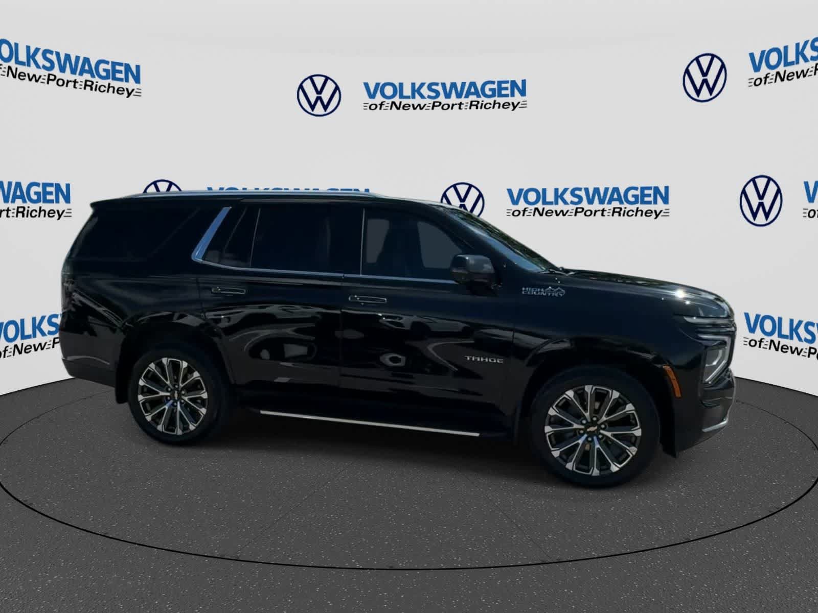 Used 2025 Chevrolet Tahoe High Country AWD/4WD image 9