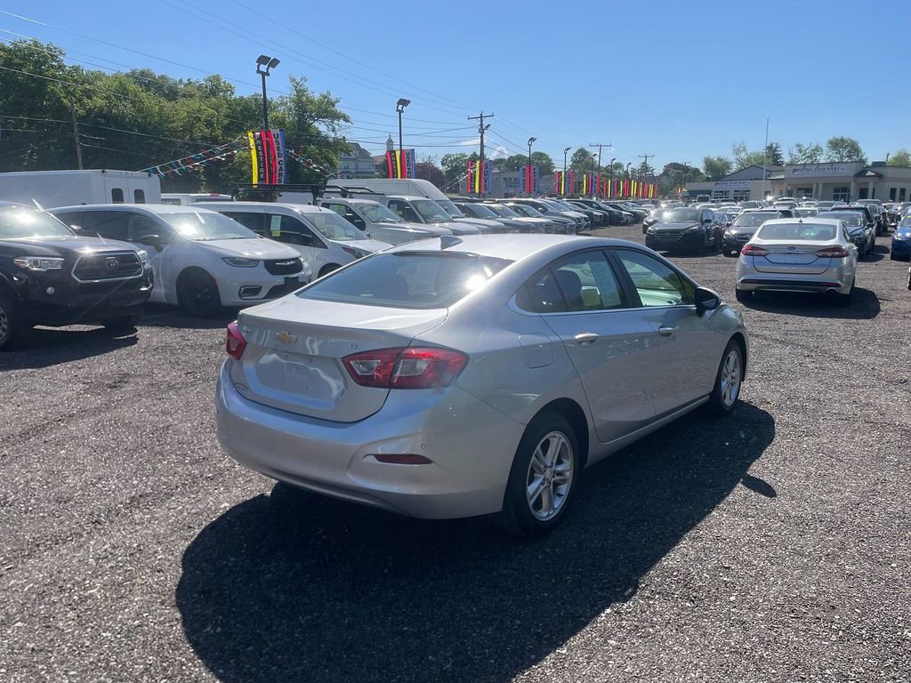 Used 2018 Chevrolet Cruze LT w/ Convenience Package FWD image 5