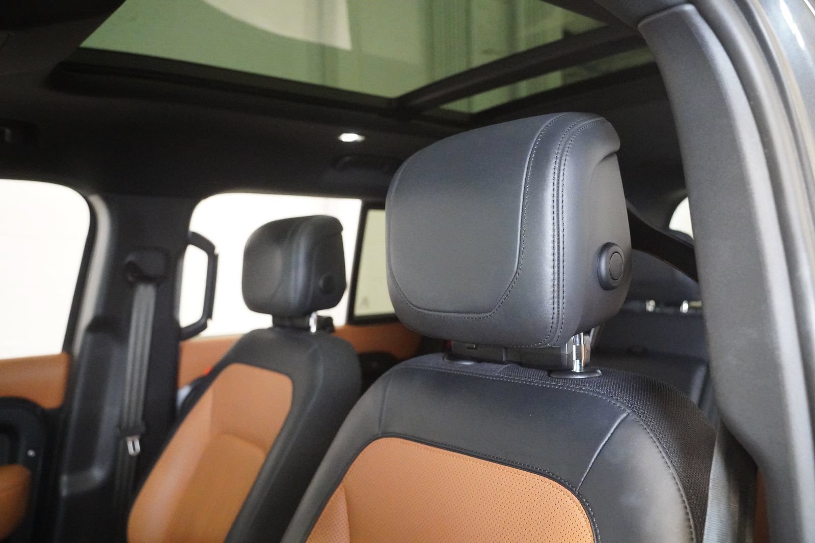 Used 2023 Land Rover Defender 110 X AWD/4WD image 12