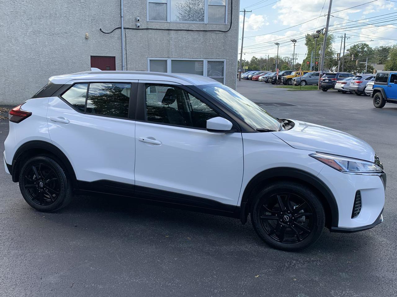 Used 2023 Nissan Kicks SV FWD image 6
